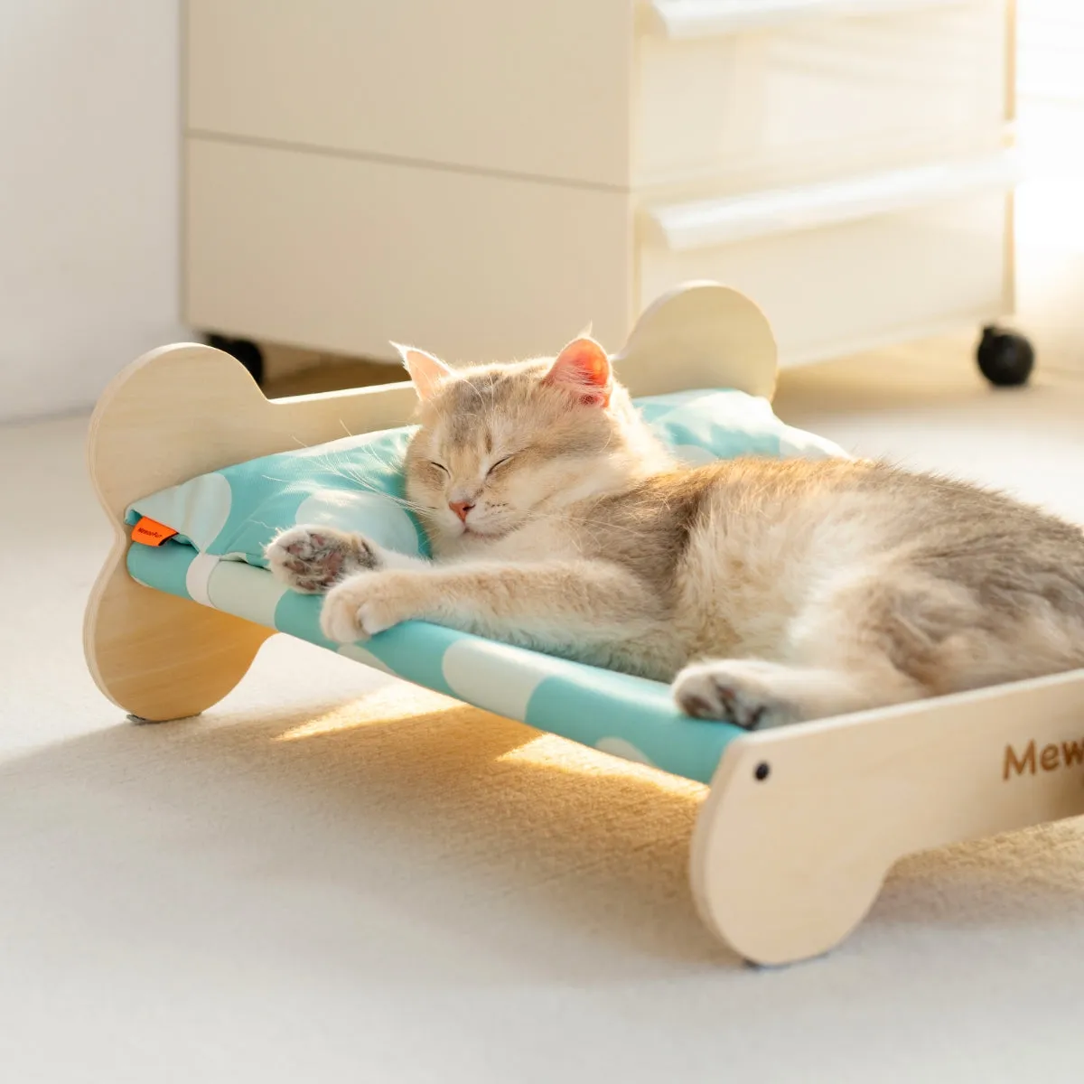 Bone Cooling Wooden Cat & Dog Bed