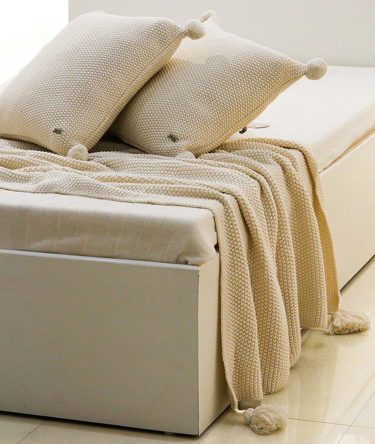 Seed Stitch Moss Knitted Throw & Cushion Cover (2 pcs) Gift Combo in Natural Color